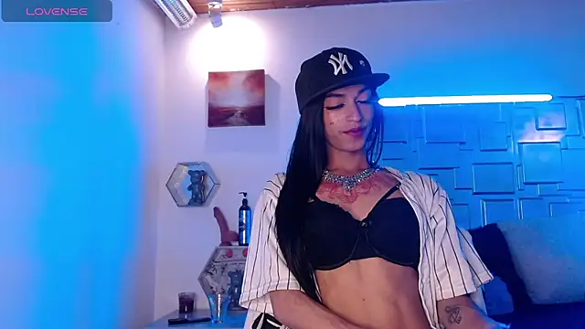 Trinity Knox online show from 10.21.25