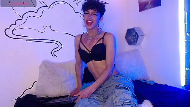 Trinity Knox online show from 10.28.25