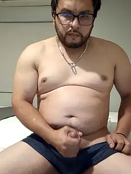 Snapshot of MauxXx93 chatting on 02.17.26 MauxXx93 online show from 02.17.26