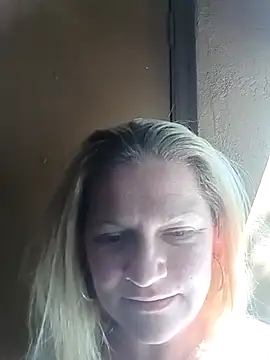 Snapshot of Goldenndoll chatting on 11.13.25 Goldenndoll online show from 11.13.25