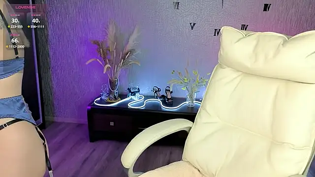 NikkiiStill online show from 12.19.25