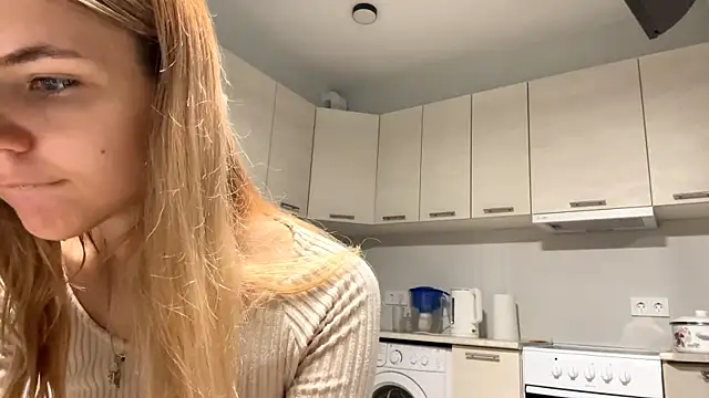 Snapshot of Denni_Spilber chatting on 10.10.25 Denni Spilber online show from 10.10.25