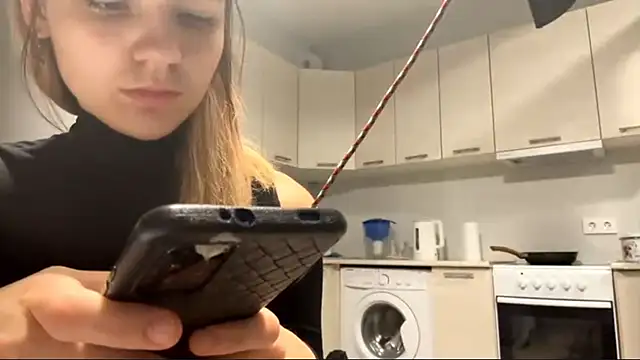 Snapshot of Denni_Spilber chatting on 10.18.25 Denni Spilber online show from 10.18.25