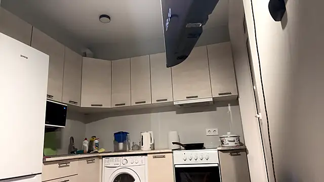 Snapshot of Denni_Spilber chatting on 10.27.25 Denni Spilber online show from 10.27.25