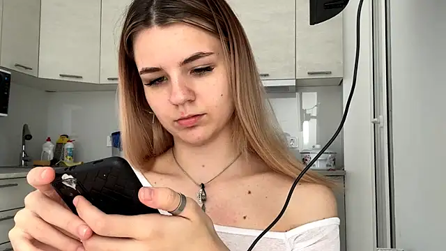 Snapshot of Denni_Spilber chatting on 10.31.25 Denni Spilber online show from 10.31.25