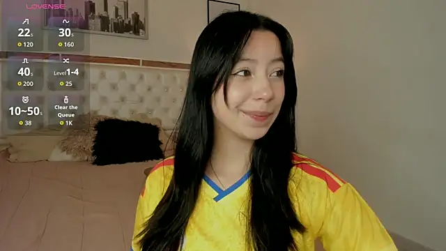 Snapshot of Zoe_Xra chatting on 06.17.26 Zoe Xra online show from 06.17.26