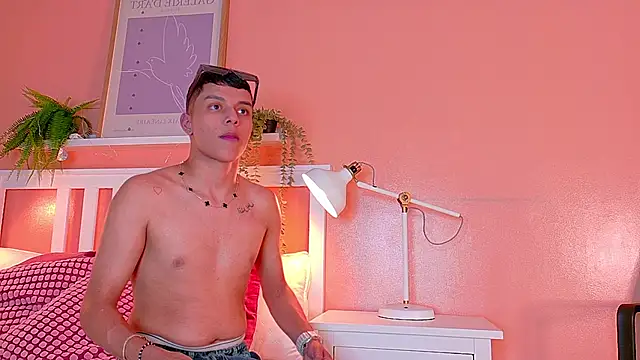 Snapshot of AAronBaker_ chatting on 09.29.25 AAronBaker online show from 09.29.25