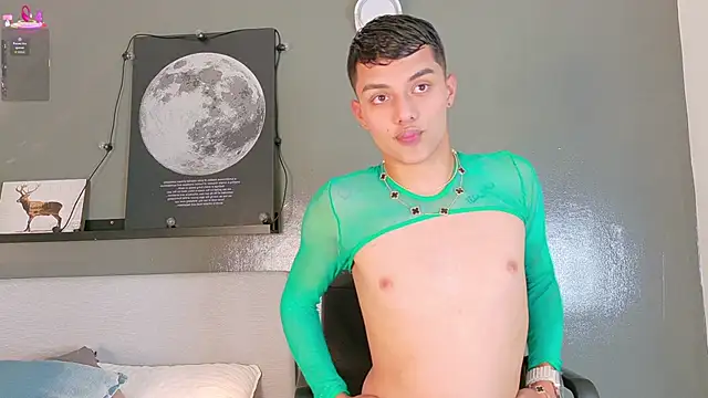 Snapshot of AAronBaker_ chatting on 10.01.25 AAronBaker online show from 10.01.25