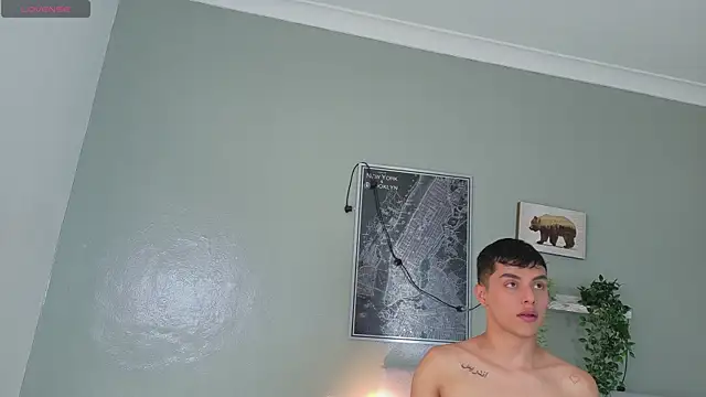 Snapshot of AAronBaker_ chatting on 10.07.25 AAronBaker online show from 10.07.25