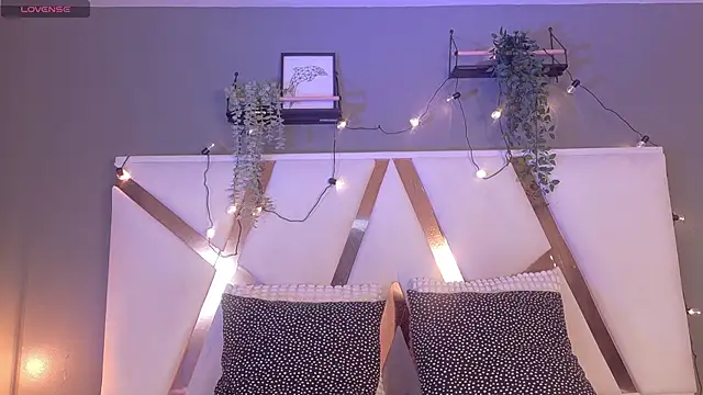 Snapshot of AAronBaker_ chatting on 10.15.25 AAronBaker online show from 10.15.25