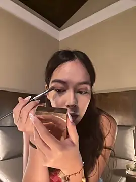 Crimsondoll  online show from 09.27.25