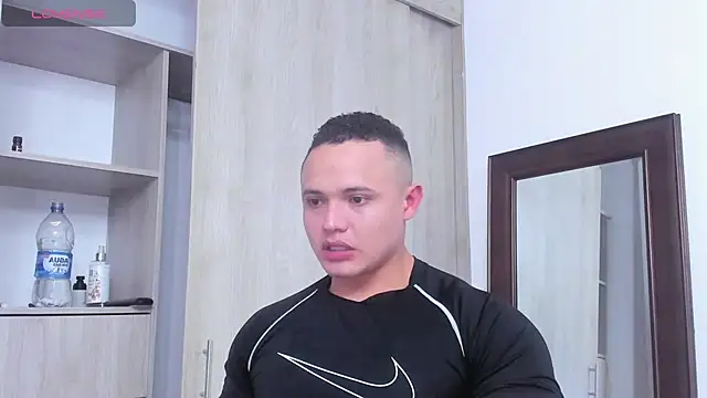 Snapshot of KingLevi01 chatting on 11.11.25 KingLevi01 online show from 11.11.25