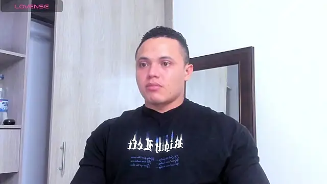 Snapshot of KingLevi01 chatting on 12.20.25 KingLevi01 online show from 12.20.25