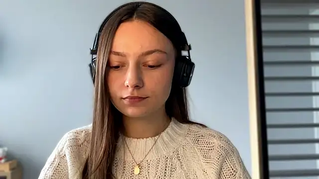 Snapshot of SoulHiperAgne_ chatting on 09.30.25 SoulHiperAgne online show from 09.30.25