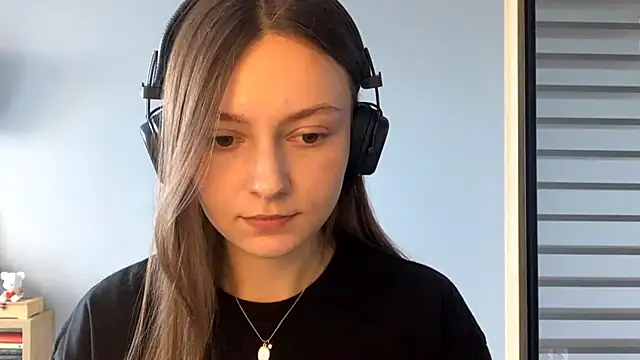 Snapshot of SoulHiperAgne_ chatting on 10.01.25 SoulHiperAgne online show from 10.01.25