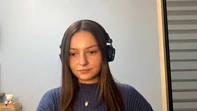 Snapshot of SoulHiperAgne_ chatting on 10.04.25 SoulHiperAgne online show from 10.04.25