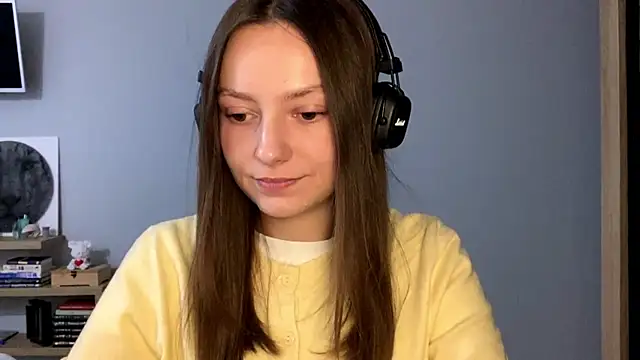 Snapshot of SoulHiperAgne_ chatting on 10.25.25 SoulHiperAgne online show from 10.25.25