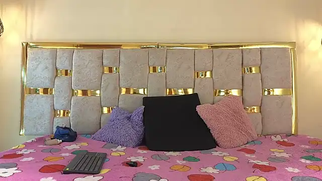 mia wetts online show from 11.06.25