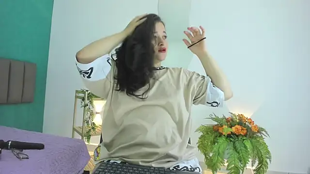 aradia kiss online show from 09.15.25