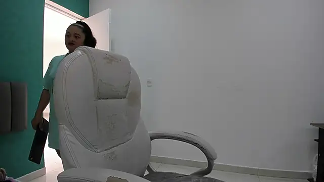 aradia kiss online show from 10.22.25