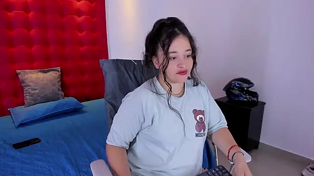 aradia kiss online show from 11.04.25