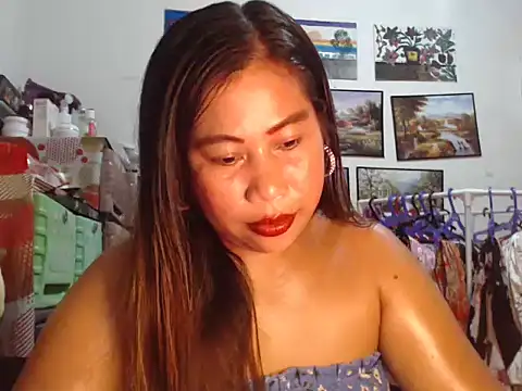 Snapshot of filipina_beauty chatting on 10.22.25 filipina beauty online show from 10.22.25