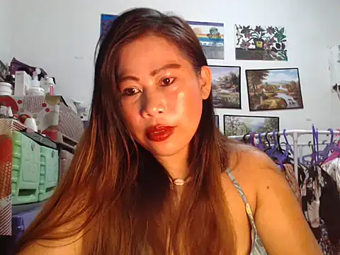Snapshot of filipina_beauty chatting on 10.27.25 filipina beauty online show from 10.27.25