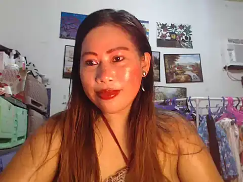 Snapshot of filipina_beauty chatting on 10.31.25 filipina beauty online show from 10.31.25