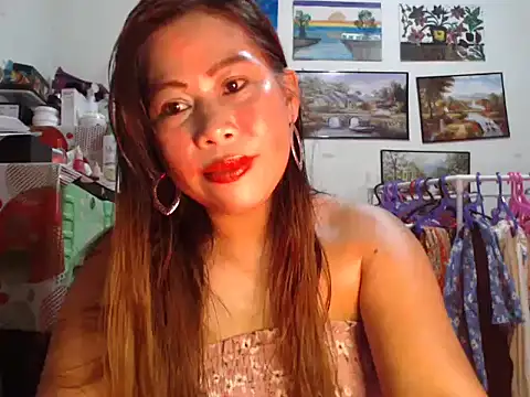 Snapshot of filipina_beauty chatting on 11.13.25 filipina beauty online show from 11.13.25