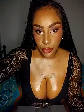 Snapshot of Queen_Amara chatting on 05.10.26 Queen Amara online show from 05.10.26