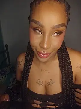 Snapshot of Queen_Amara chatting on 05.27.26 Queen Amara online show from 05.27.26