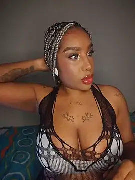 Snapshot of Queen_Amara chatting on 06.07.26 Queen Amara online show from 06.07.26