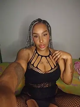 Snapshot of Queen_Amara chatting on 06.19.26 Queen Amara online show from 06.19.26