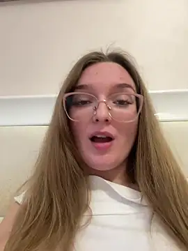 Snapshot of Bellatrisssaa chatting on 01.11.26 Bellatrisssaa online show from 01.11.26