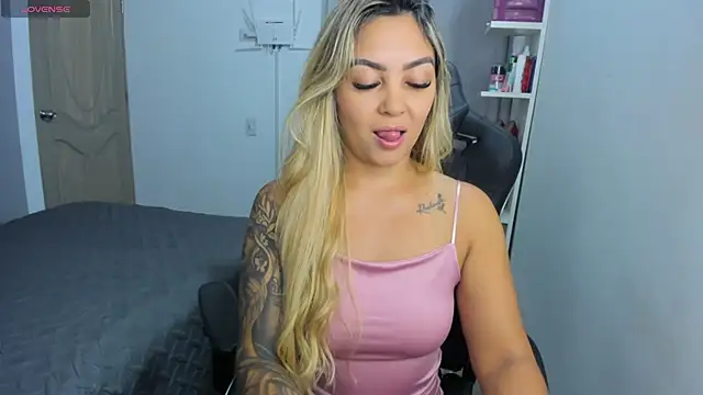 Snapshot of NicolPorto chatting on 09.29.25 NicolPorto online show from 09.29.25