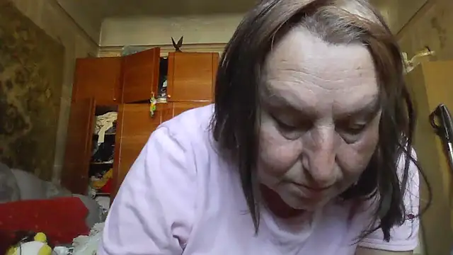 Snapshot of AnnaLive570 chatting on 10.26.25 AnnaLive570 online show from 10.26.25