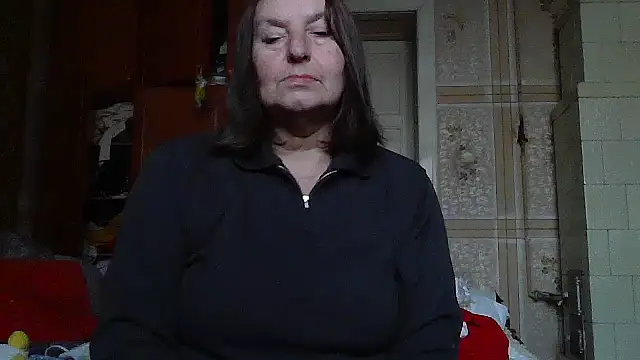 Snapshot of AnnaLive570 chatting on 10.30.25 AnnaLive570 online show from 10.30.25