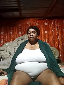 Snapshot of BUSTY_QUEEEN chatting on 10.16.25 BUSTY QUEEEN online show from 10.16.25