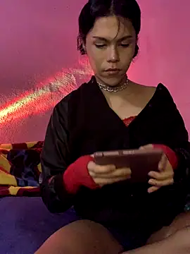 Snapshot of Alen_fem chatting on 09.10.25 Alen fem online show from 09.10.25
