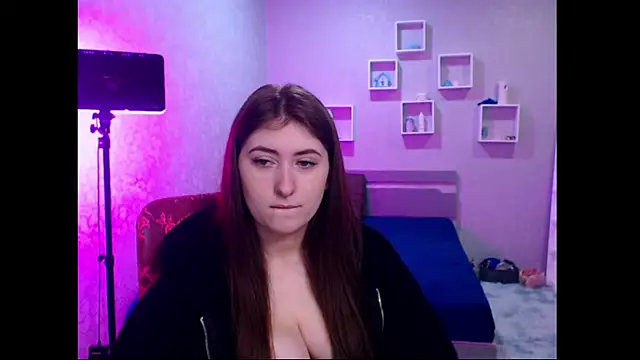 Emm1e Lynn online show from 10.06.25