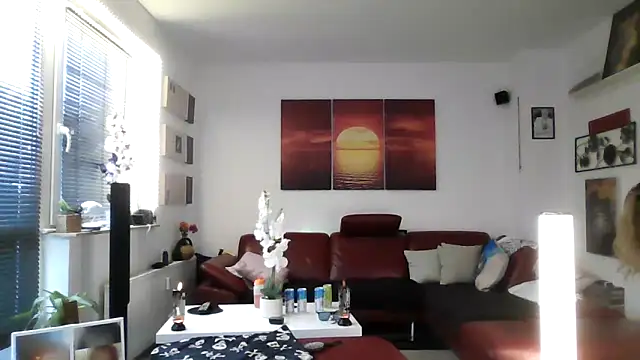 Snapshot of hellgirl1980 chatting on 10.15.25 hellgirl1980 online show from 10.15.25