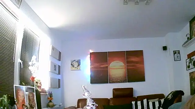 Snapshot of hellgirl1980 chatting on 11.02.25 hellgirl1980 online show from 11.02.25