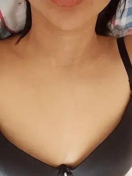 Snapshot of bebeksiii chatting on 10.28.25 bebeksiii online show from 10.28.25