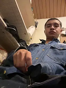 Snapshot of lonewolt chatting on 09.11.25 lonewolt online show from 09.11.25