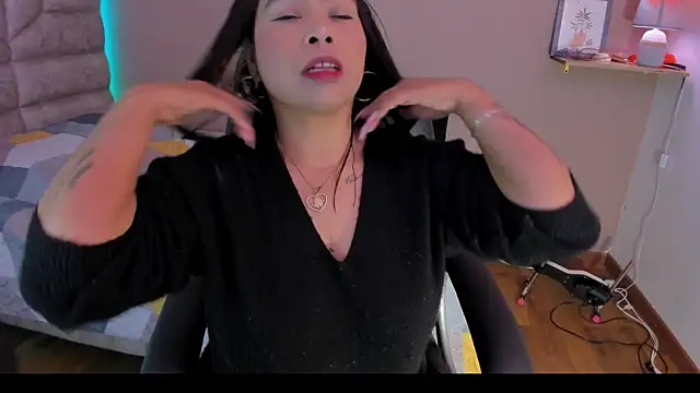 Snapshot of roselyn_caprice chatting on 10.18.25 roselyn caprice online show from 10.18.25