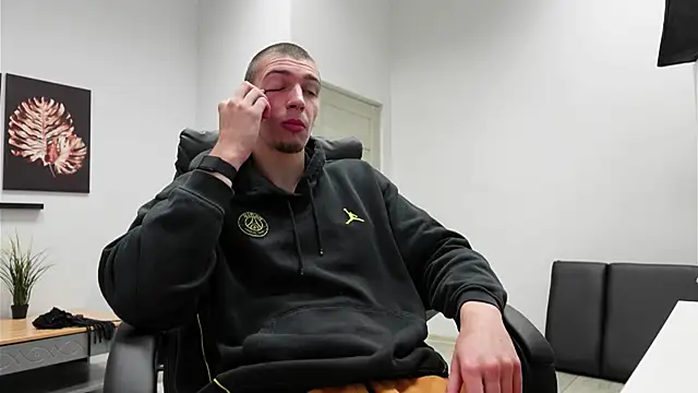 Snapshot of Ryan_Dozer chatting on 10.25.25 Ryan Dozer online show from 10.25.25