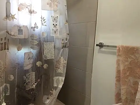 littyleesh1 online show from 10.10.25