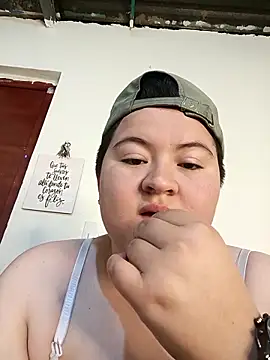 Snapshot of Noha_Whiitee chatting on 11.28.25 Noha Whiitee online show from 11.28.25