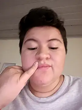 Snapshot of Noha_Whiitee chatting on 12.04.25 Noha Whiitee online show from 12.04.25