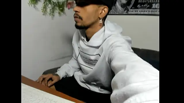 Snapshot of carl_jhonson821 chatting on 11.03.25 carl jhonson821 online show from 11.03.25